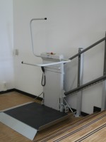 Delta Plattformlift :: Stützenbefestigung wegen Gipskartonwand